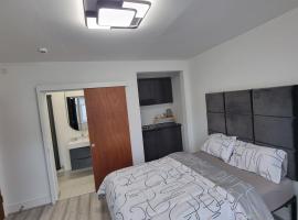 Stylish Suites with kitchenette, hotel di London Colney