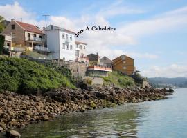 Casa sobre o mar A Ceboleira, apartament din Raxo