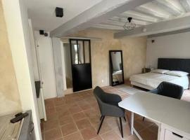Appartement chambre Toucy, budgethotell i Toucy