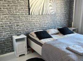 Kemi CITY l near snowcastle, 2 rooms, kitchen, glazed balcony, free parking on street, puhkemajutus sihtkohas Kemi