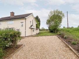 6 Hillside Cottages, hotel with parking in Gainsborough