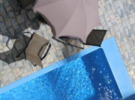 3 Bedroom Family Pool Villa Flic-en-Flac Beach, Hotel in Flic en Flac