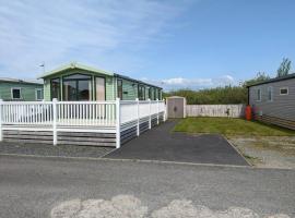 6 berth holiday home on Ocean Edge near Morecambe, hotel with parking in Heysham