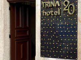 Hotel Trina 20，位于帕拉斯德丽的低价酒店
