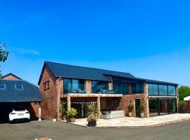 New Converted Barn, hotel dengan parkir di Hereford