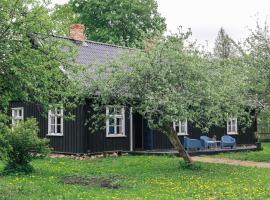 Nightingale, cabaña o casa de campo en Brušvīti