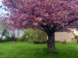 Maison chaleureuse avec insert en campagne, aluguel de temporada em Saint-Mars-sur-la-Futaie