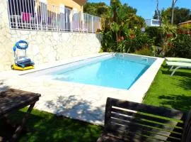 Spacious and bright house with swimming pool