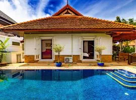 Recommend a warm Thai style private swimming pool villa with convenient traffic and living, walking 700 meters to the the beach