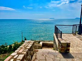 Il Mare Nel Pozzo Sperlonga Centro Storico Tutti i servizi sotto casa, a 100 mt dal mare Parcheggio multilivello adiacente, lasci la macchina e fai tutto a piedi!, bed and breakfast en Sperlonga