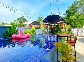 Family Friendly Pattaya Villa #Private Pool, Free Wi-Fi, 1 kms to Beach, hotel perto de Muang Pattaya Public Park, Praia de Jomtien