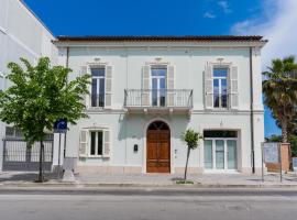 Villa Gina Case Vacanze, hótel í Roseto degli Abruzzi