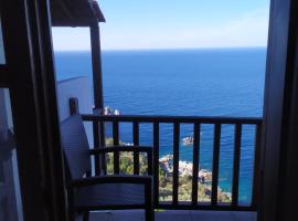 Double studio room in Mylopotamos with beautifull view, hotel in Tsagarada