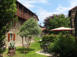 Apartment Bianca with private garden, hotell med parkering i Cossogno