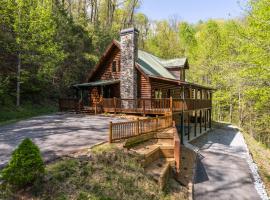 New Listing! Lakeview Lodge - 5 Bed, 4 Bath - Hot Tub, Ferienhaus in Dahlonega
