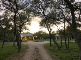 SpecialTies Cottage, hotel in San Marcos