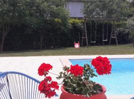 Villa Garden & Pool - Alojamentos, hotelli kohteessa Celorico de Basto