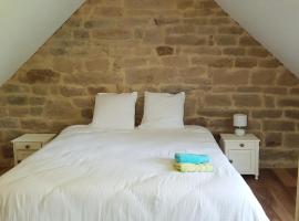 HAMEAU DE LEIGNOUA, hotel v destinaci Le Saint
