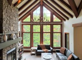 Panache 638: Luxury Chalet with Endless Amenities, hotel Mont-Tremblant-ban