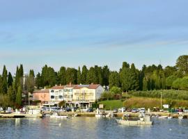 Apartments by the sea Savudrija, Umag - 20295, hotel in Savudrija