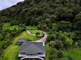 Waiotemarama Falls Lodge, cabaña o casa de campo en Opononi