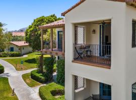 LV025 Airy Upstairs Studio with Mountain Views, hotel in La Quinta