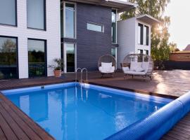 Villa Sirena Apartments, hotel con alberca en P&auml;rnu