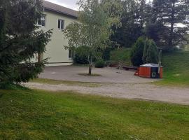 Viesu nams Vizbulītes, hotel dekat Petting Zoo Rančo, Talsi