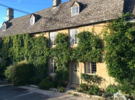 Beautiful grade 2 listed cotswold Stone Cottage, hotel with parking in Chipping Norton