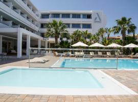 Hotel Anfora Ibiza, hotel with hot tubs in Es Cana
