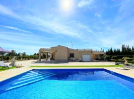 Villa Maitino Elche by Villas&You, hotel a Elche