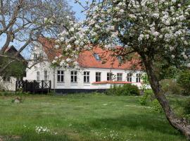 Feriehuset Ørnereden, hotel in Rønne