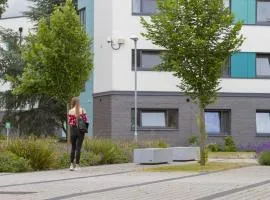 Spacious Bedrooms with Shared Bathroom and Kitchen at Bridges in Reading