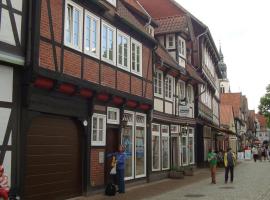 Wachholz, Ferienwohnung, hotel con parcheggio a Celle