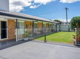 Beachcomber, holiday home in Banksia Beach