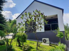 House Under The Maple Tree – obiekty na wynajem sezonowy 