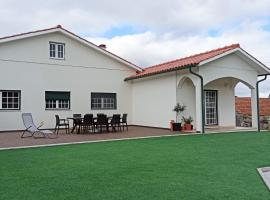 Casa do Espinheiro, holiday home in São Mamede