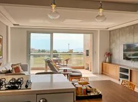 #004 Duplex sofisticado com vista para mar