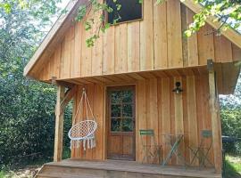 Cabane Insolite à la Ferme, hotel s parkováním v destinaci Marcillac-la-Croisille