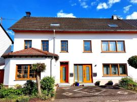 Ferienhaus Fisch, hotel with parking in Schoden