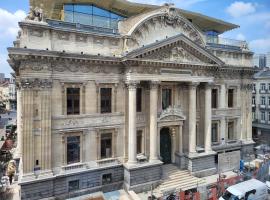 Les Pieds a La Grande Place