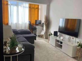 An elegant & cozy apartment, hôtel à Amadora