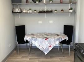 Junes cosy apartment, apartamentai mieste Mėjas