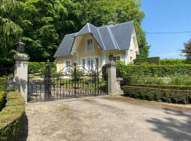 La Maison du Gardien, Chateau de lAvenue, holiday home in Pierrefitte-en-Auge
