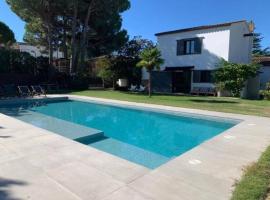Casa exclusiva, jardín y piscina privada, cabaña en Calella de Palafrugell