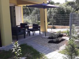 Vivi holiday house for 4 people, semesterhus i Nerezine
