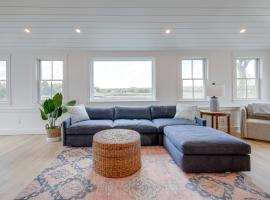 Unique Scituate Vacation Rental on Herring River!, Hotel mit Parkplatz in Scituate