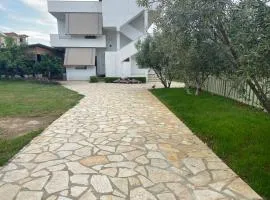 Ergys Apartments