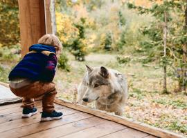 Parc Omega, glamping in Montebello