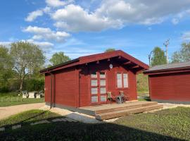 WOMOCAMP Holzhütte 1, vakantiewoning aan het strand in Saulkrasti